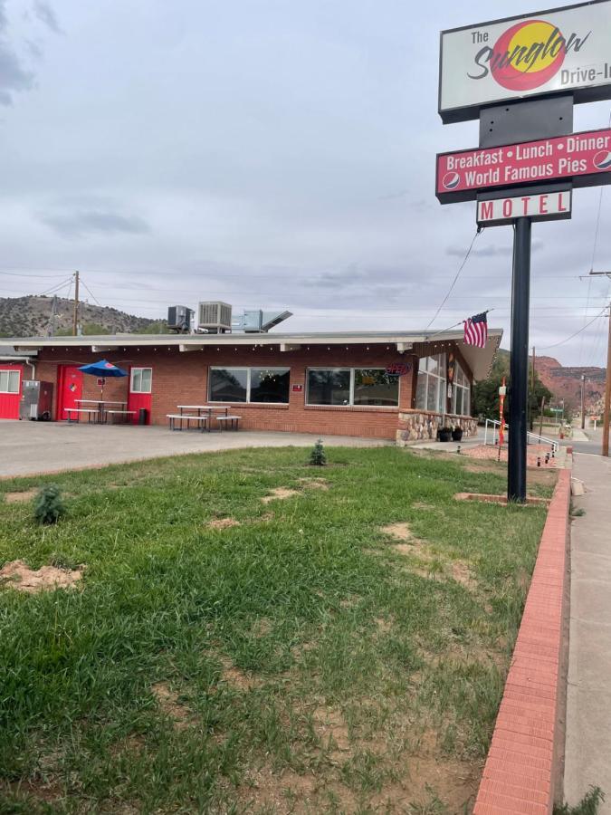 Sunglow Motel Bicknell Exterior photo